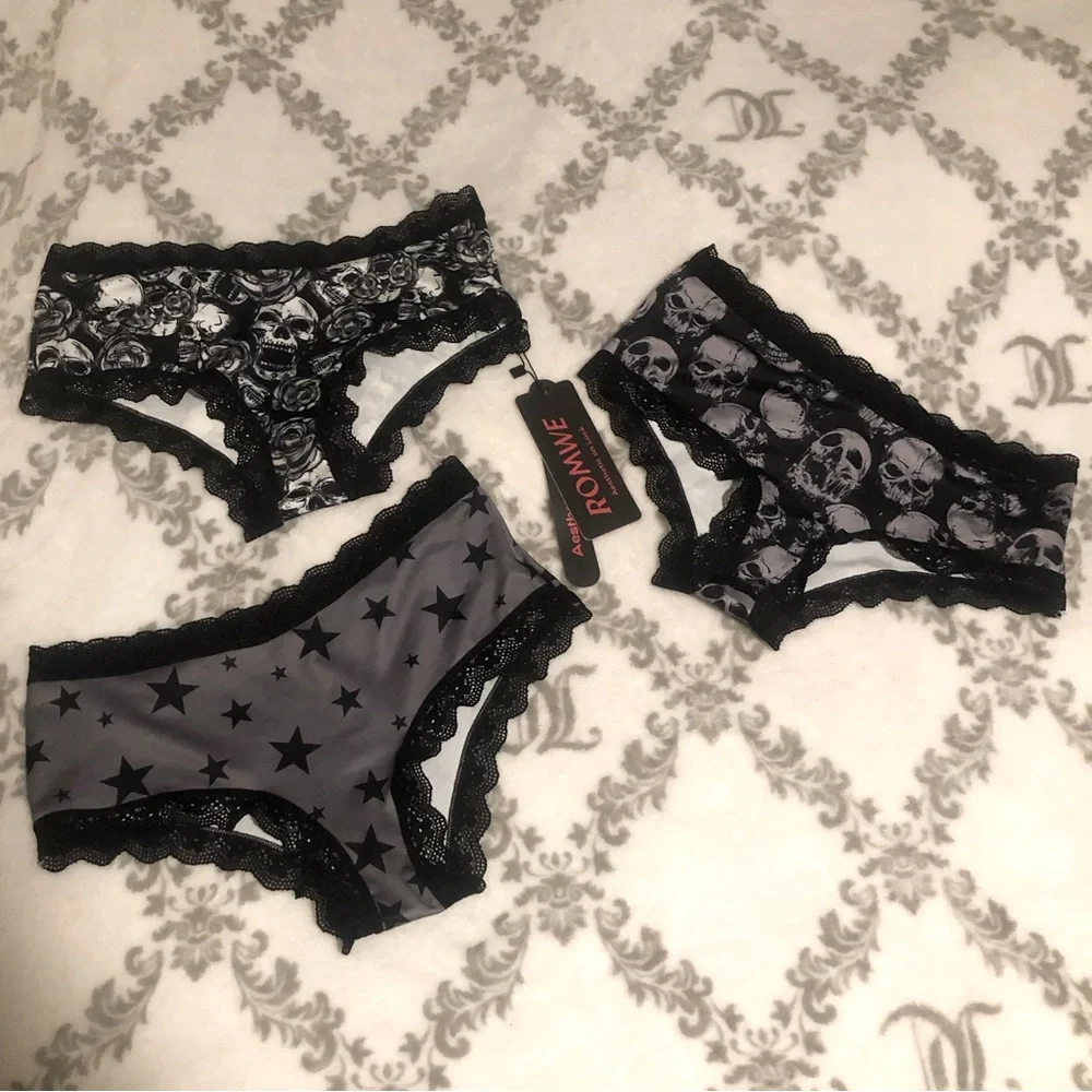 ROMWE Skull, Rose, & Star Underwear, Pack of 3 - Picture 1 of 10